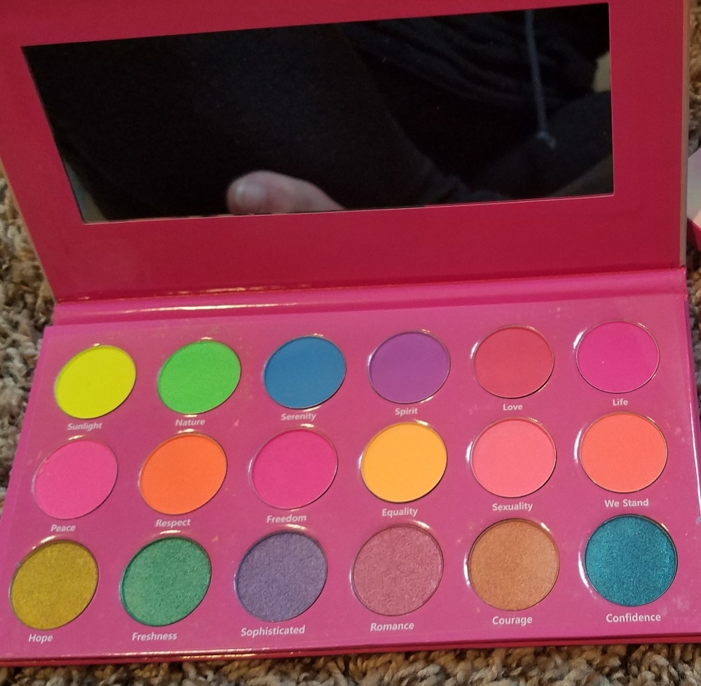 80s thened eyesahdow pallete